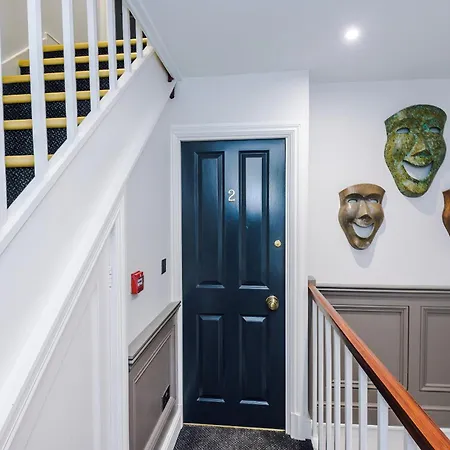 The Shakespeare Abode In Apartment